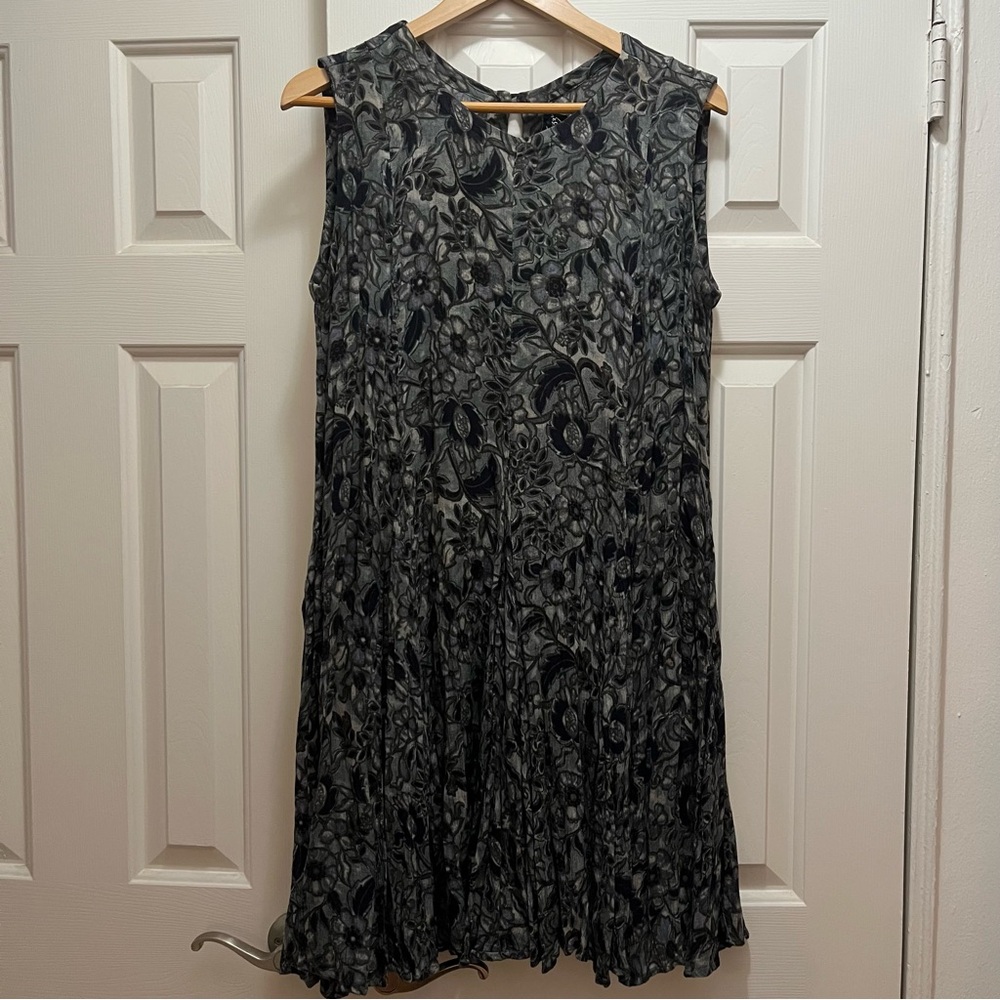 All that Jazz Black and Gray Floral Dress